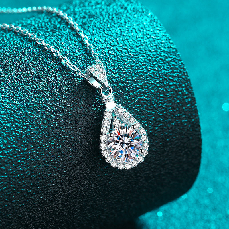 Moissanite Diamond Lueur Pendant