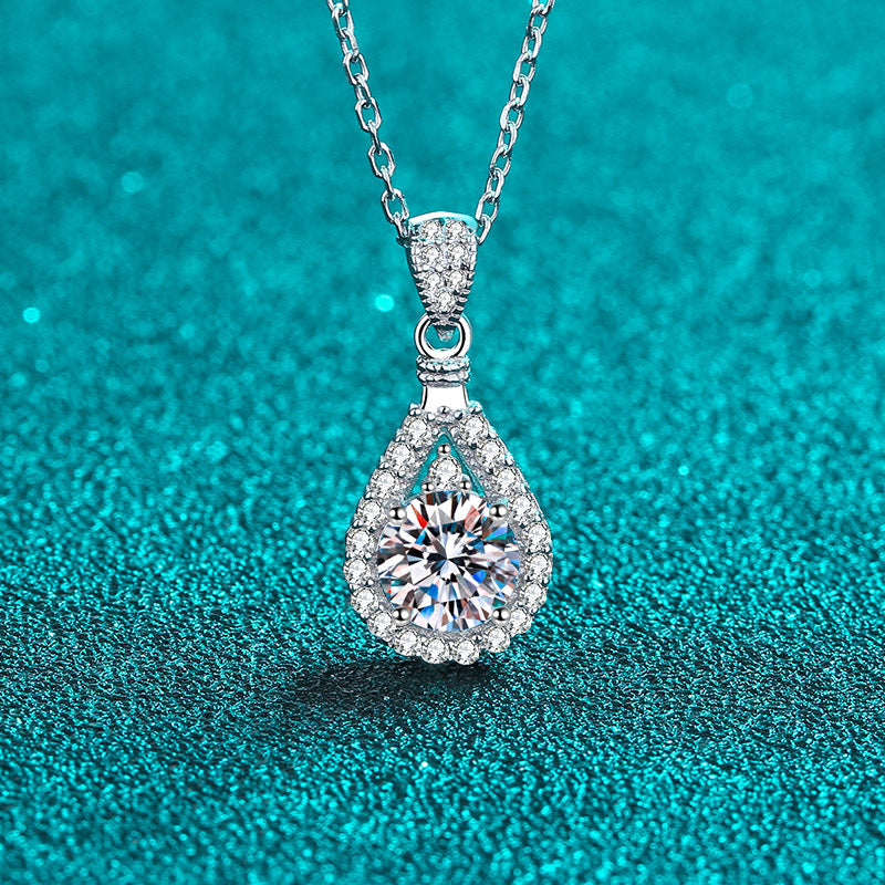 Moissanite Diamond Lueur Pendant