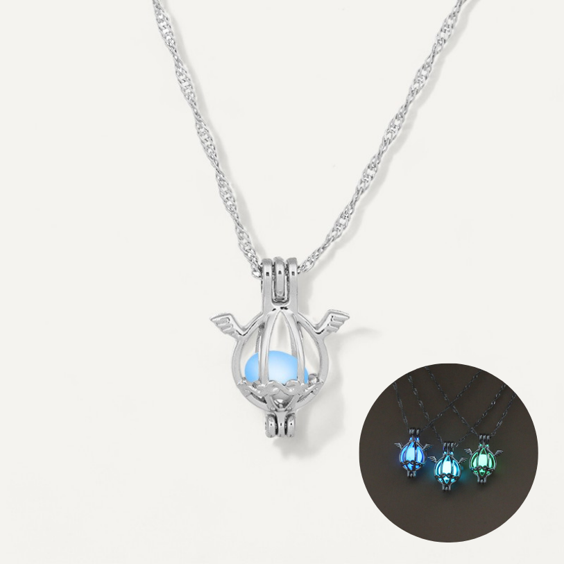 Collier ange foncé lumineux