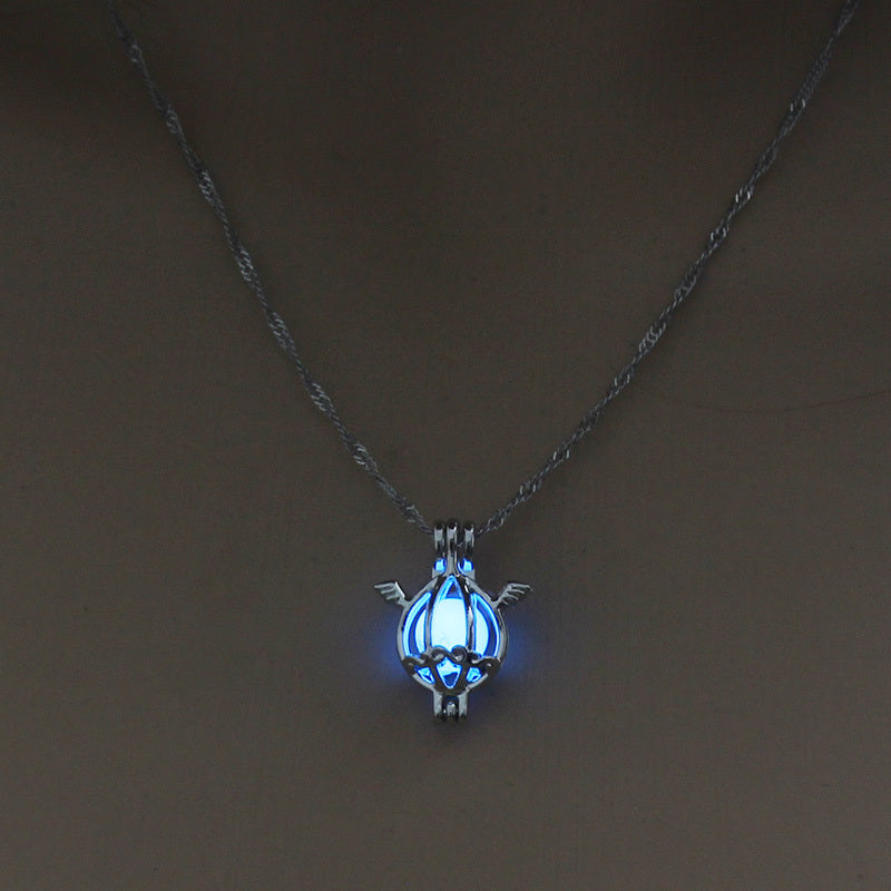 Collier ange foncé lumineux