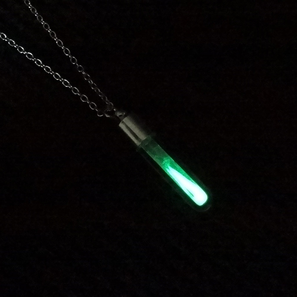 Collier lumineux en poussière de fée