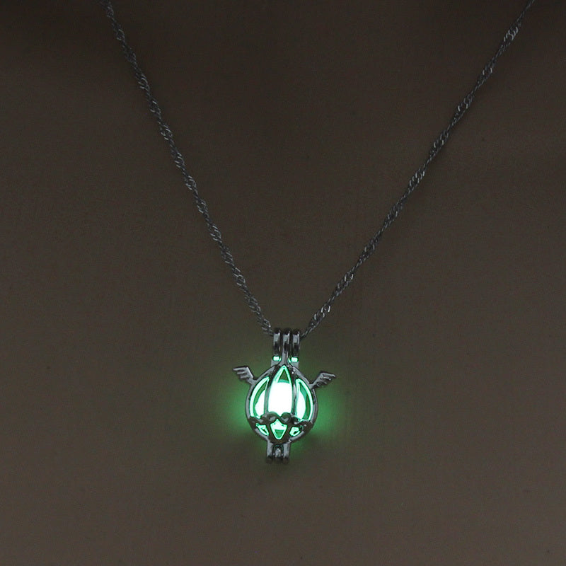 Collier ange foncé lumineux